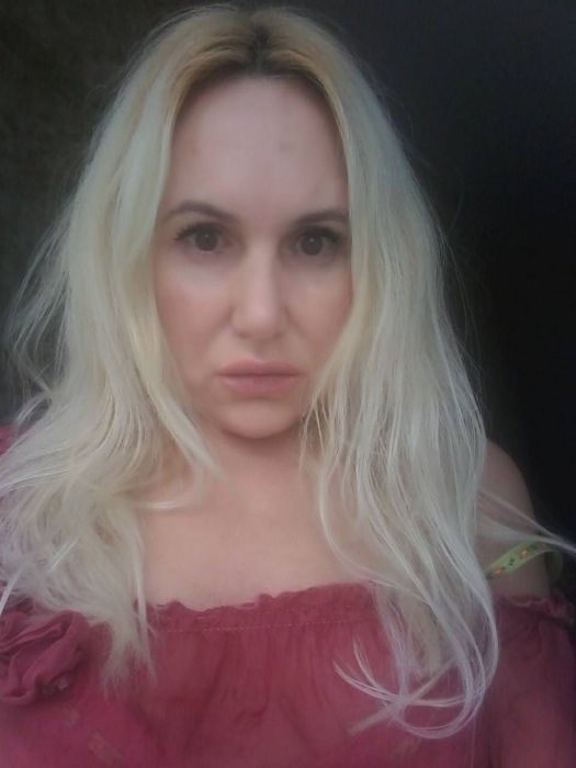 Русская жена, живущая как тайная девушка на час: мир незримого интим-досуга